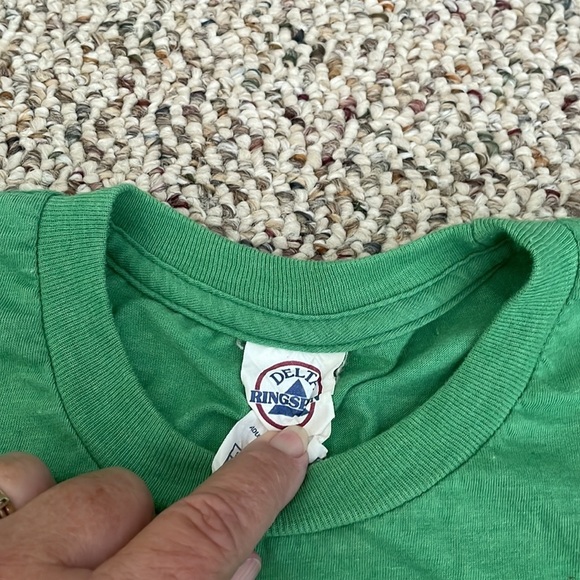 Delta Men’s Green Tee. Large - Picture 2 of 3